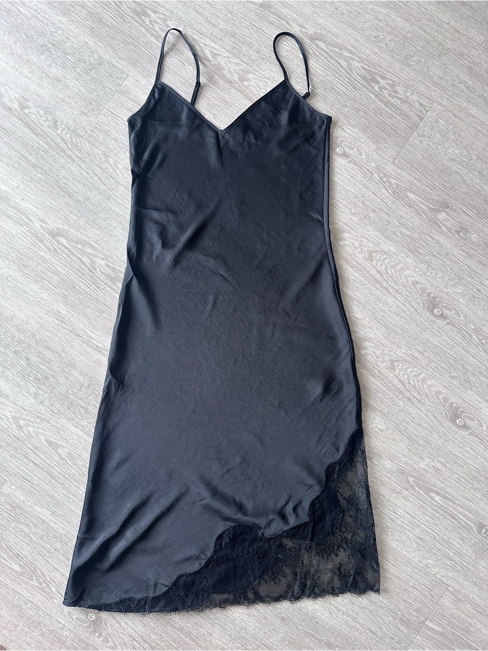 Aritzia Wilfred lfBlack Lace-Trim Slip Dress. 2XS.